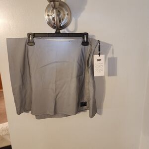 DKNY reflective skirt Women's size XL Perfect For A Outdoor Sports. Golf, Tennis